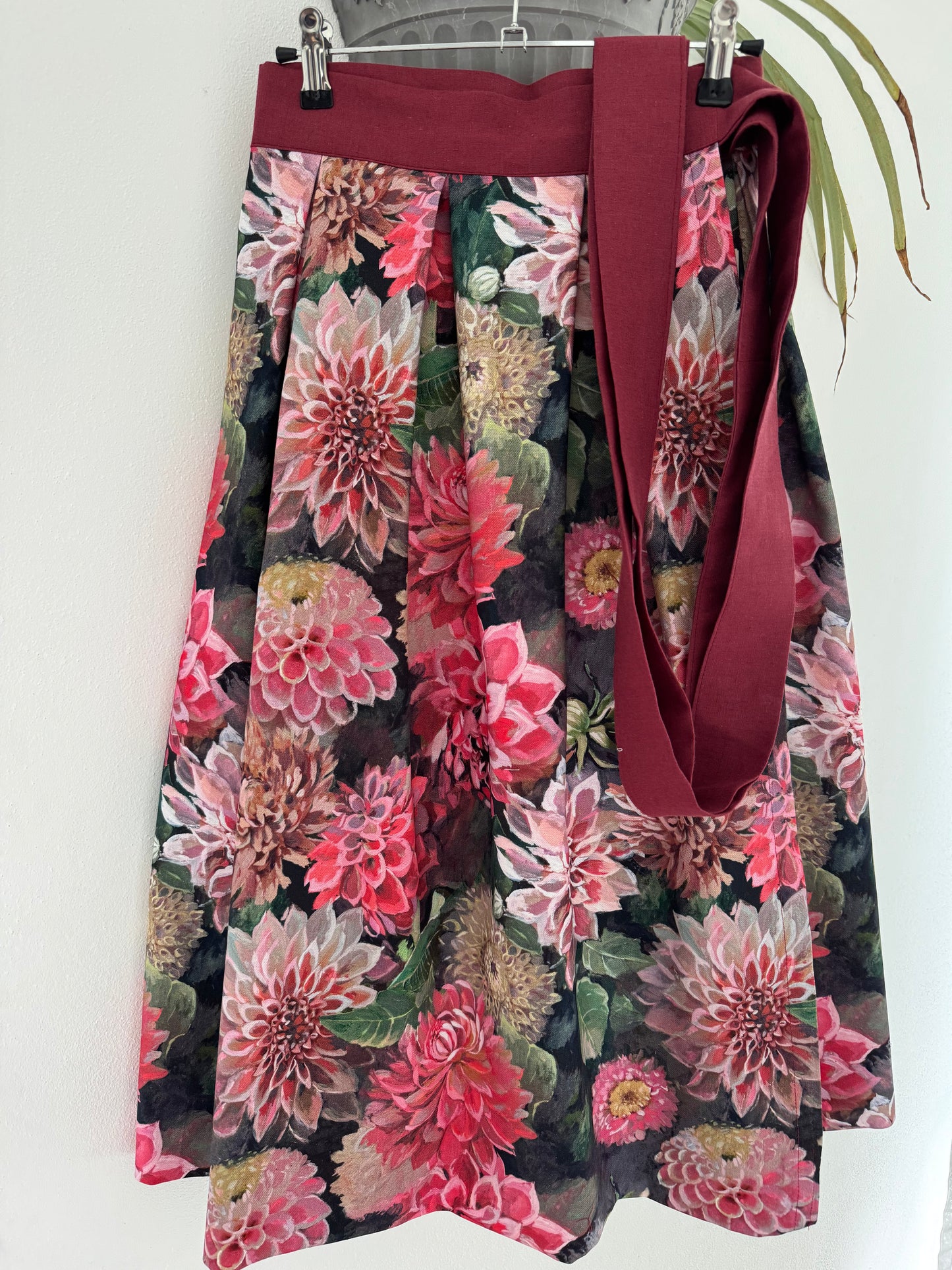 Damen Wickelrock Blumencanvas Dahlien rot