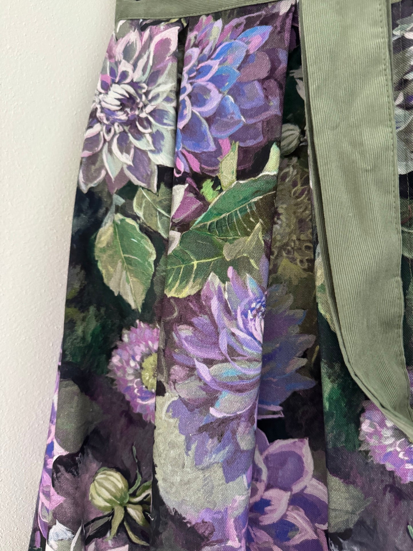 Damen Wickelrock Blumencanvas Dahlien lila