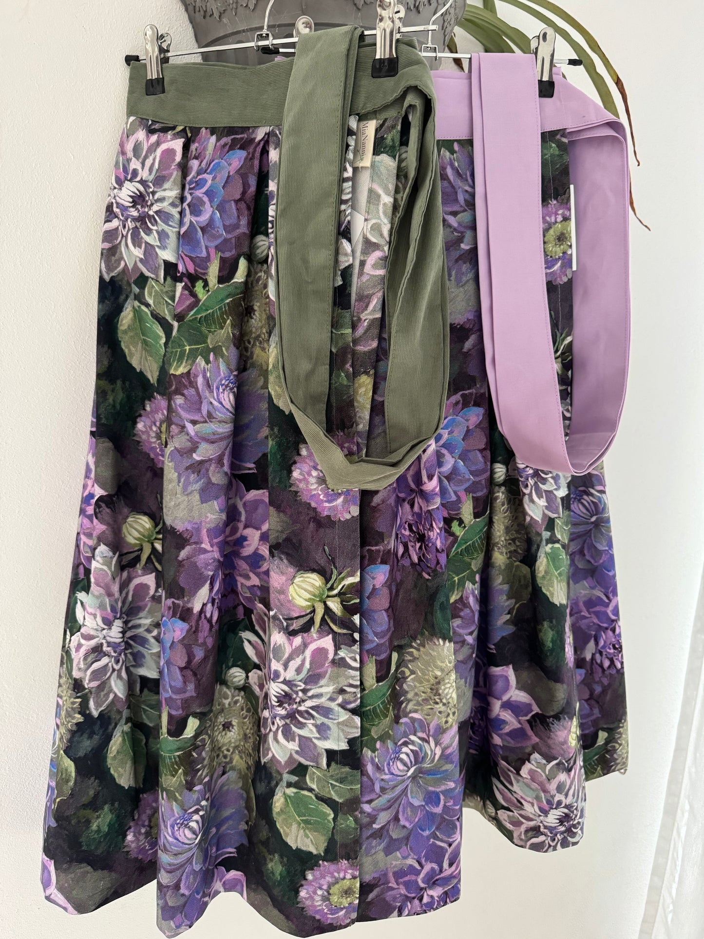 Damen Wickelrock Blumencanvas Dahlien lila